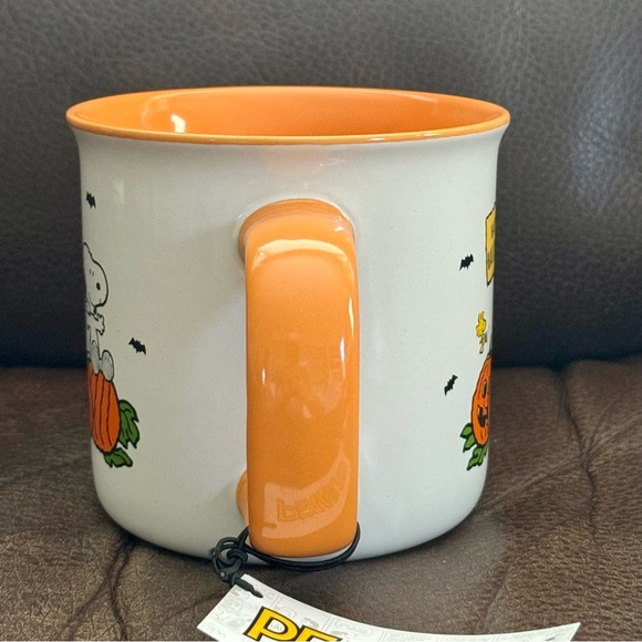 Happy Halloween - Peanuts Snoopy & Woodstock in Pumpkin Patch with Bats 21oz Mug - Picture 5 of 8